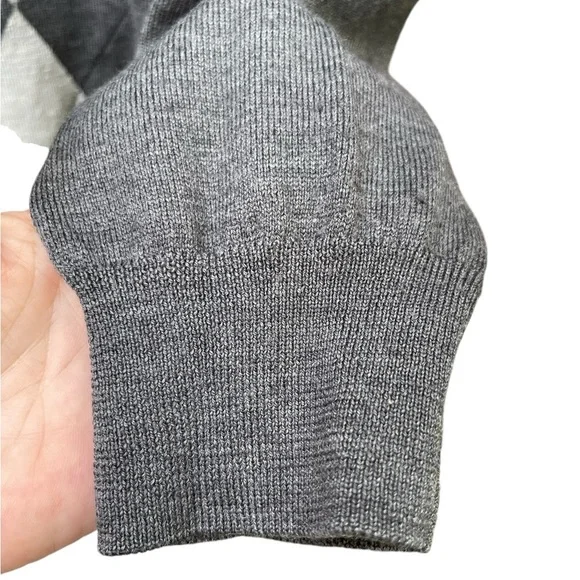 💠🔥Jos. A Bank 100% Merino Wool argyle sweater.  Lightweight and quality! - Picture 3 of 6